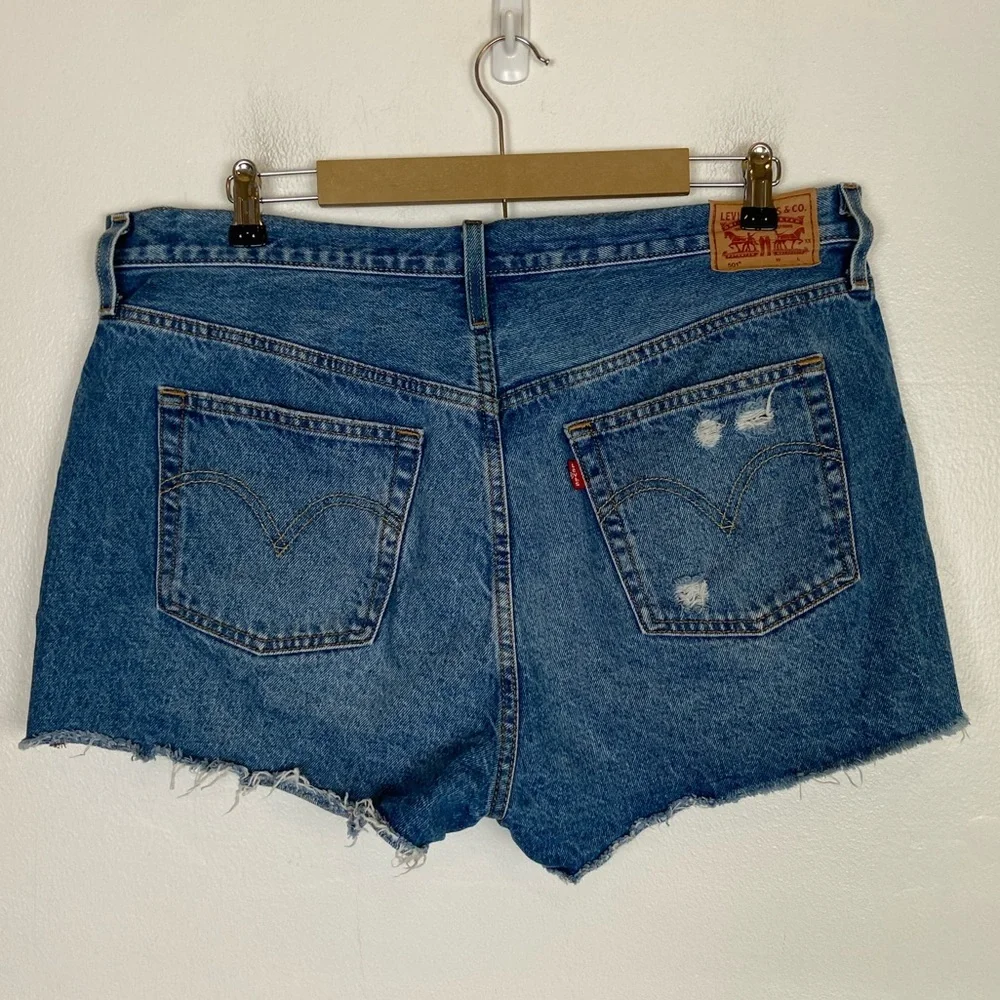 Levi's 501‎ Women's High Rise Distressed Cutoff Size 34W Cotton Blue Button Fly